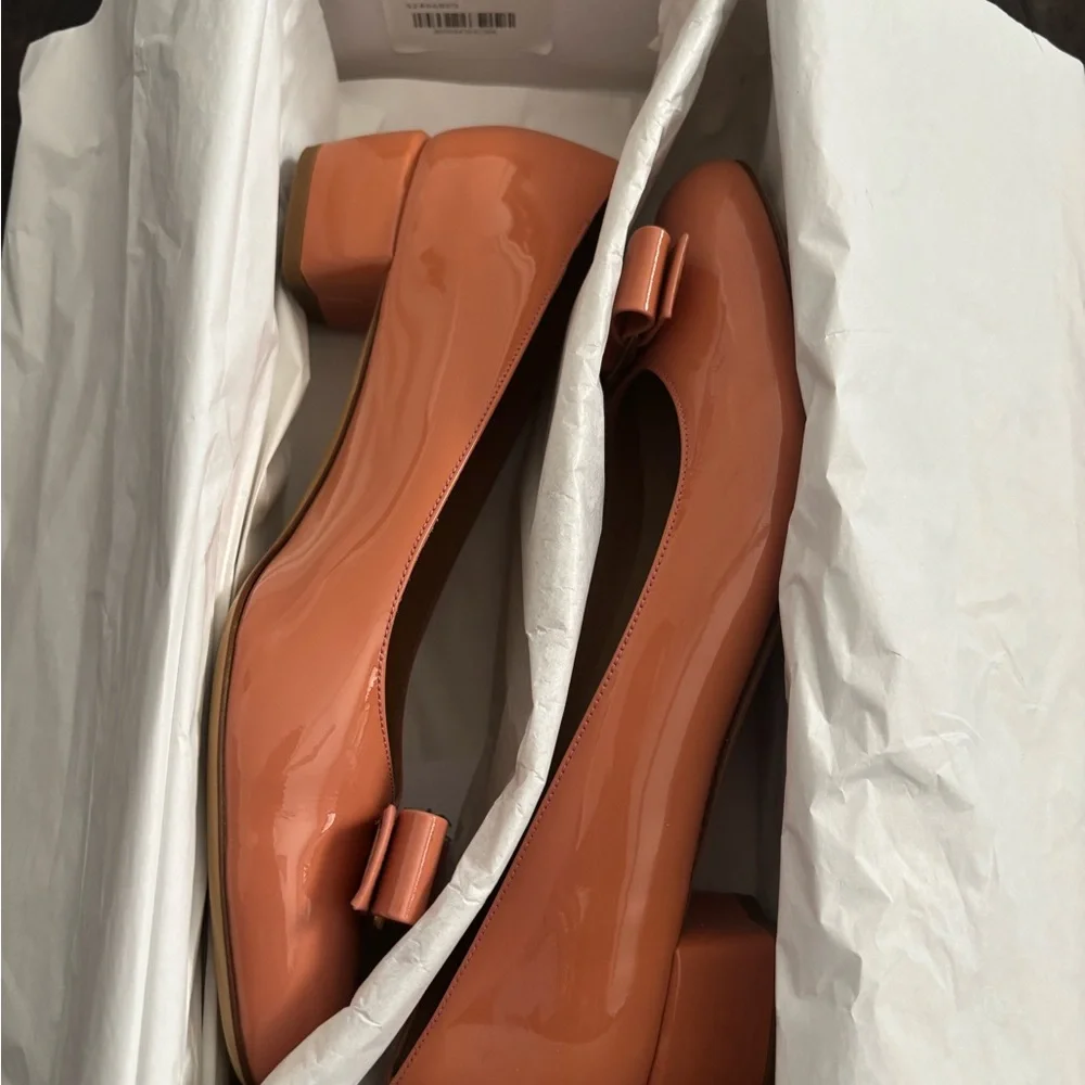 Salvatore Ferragamo Blush Nude Patent Leather Vara Bow Pumps - Picture 6 of 12